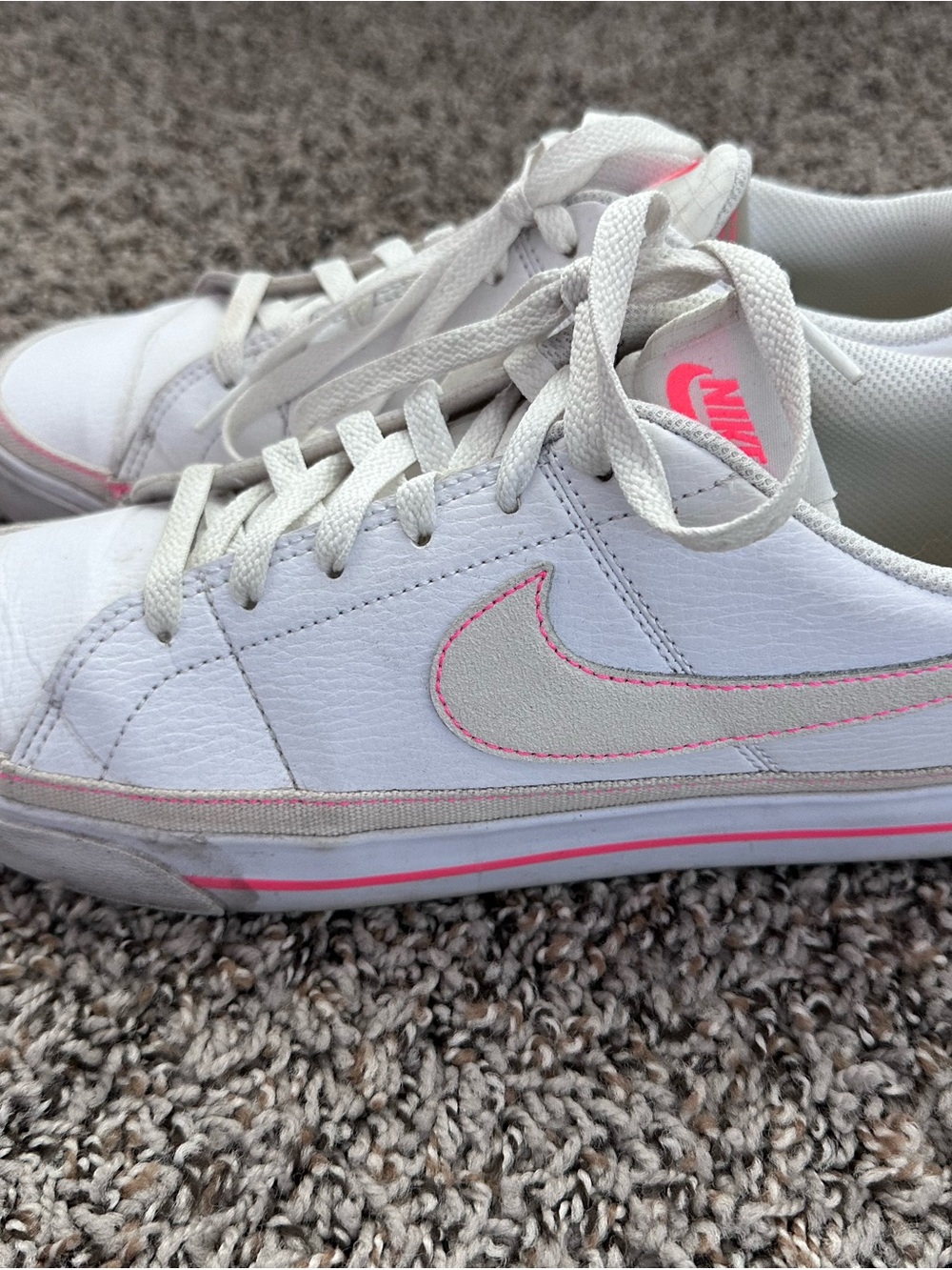 Nike Women’s 10 Court Legacy w/ hot punch contrast stitch FJ4568-100